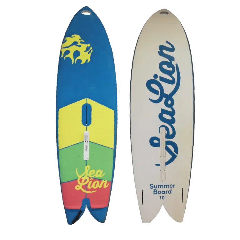Planche de surf avec les mots "lion de mer" inscrits dessus
