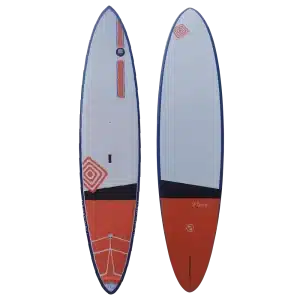 Une paire de planches de surf avec des motifs orange et noir
