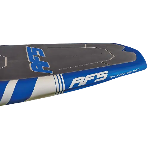 Planche de surf bleue et blanche avec les mots "apss" inscrits dessus