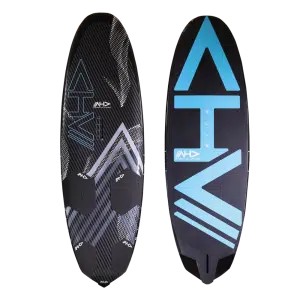 Planche de surf noire et bleue avec le mot "ATV" inscrit dessus